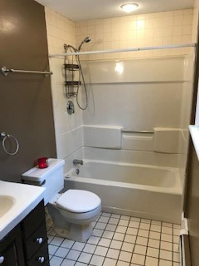 Building Photo - Modern 2Br / 2Ba Cape Style Home in Quiet ...