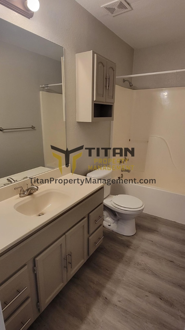 Building Photo - 3b/2b house