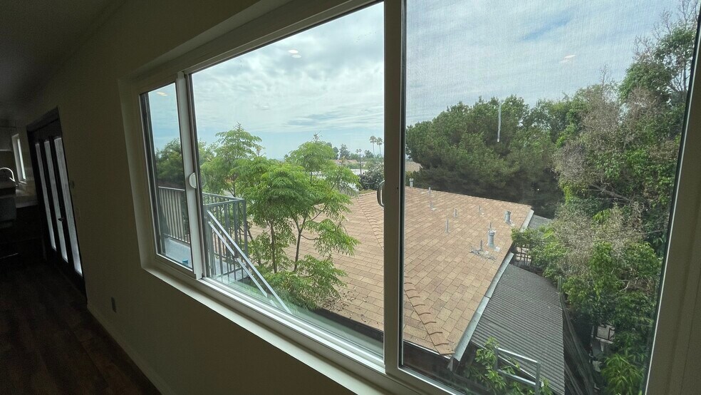West facing window- living room view - 1320 Mohawk St