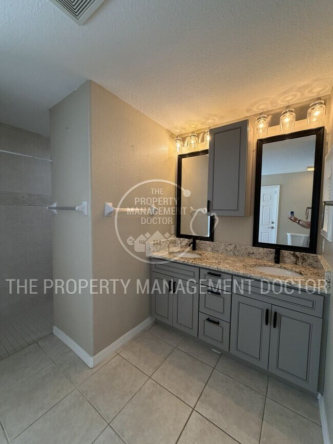 Building Photo - Stunning 4-Bedroom Pool Home with 3-Car Garage in North Port!