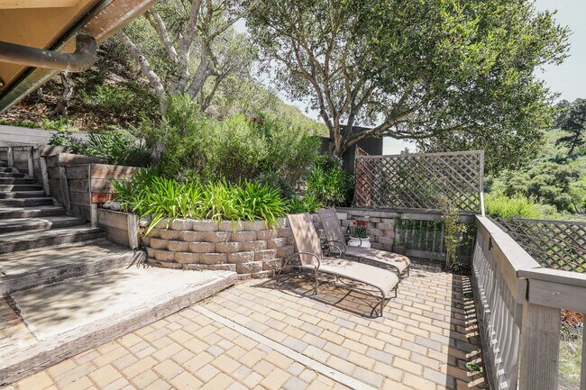 Building Photo - Luxury furnished retreat in Carmel Valley