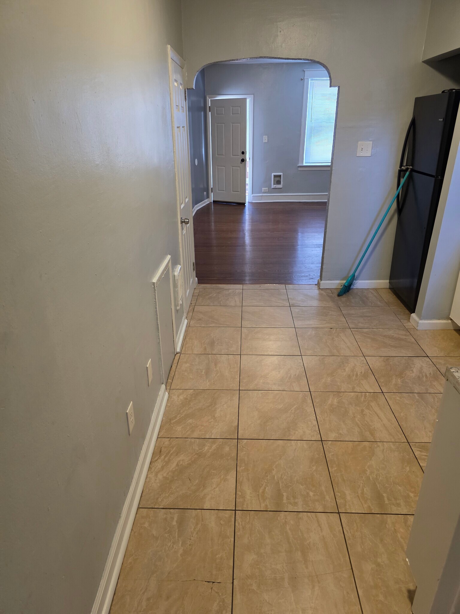 Building Photo - 404 N Daggett St