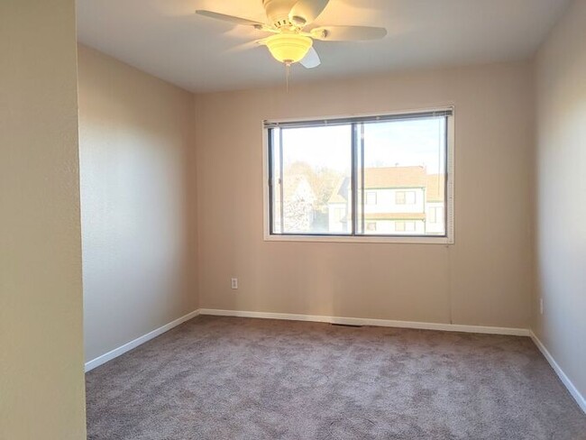 Building Photo - $1,395 | 2 Bedroom + Bonus Room, 1.5 Bathr...