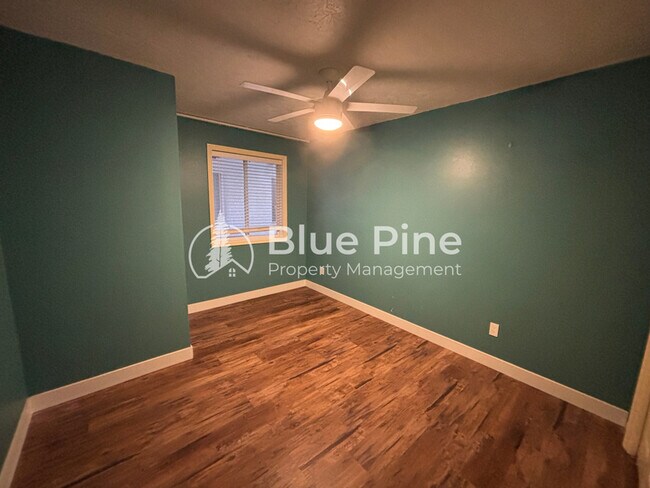 Building Photo - 1421 Vega Cir