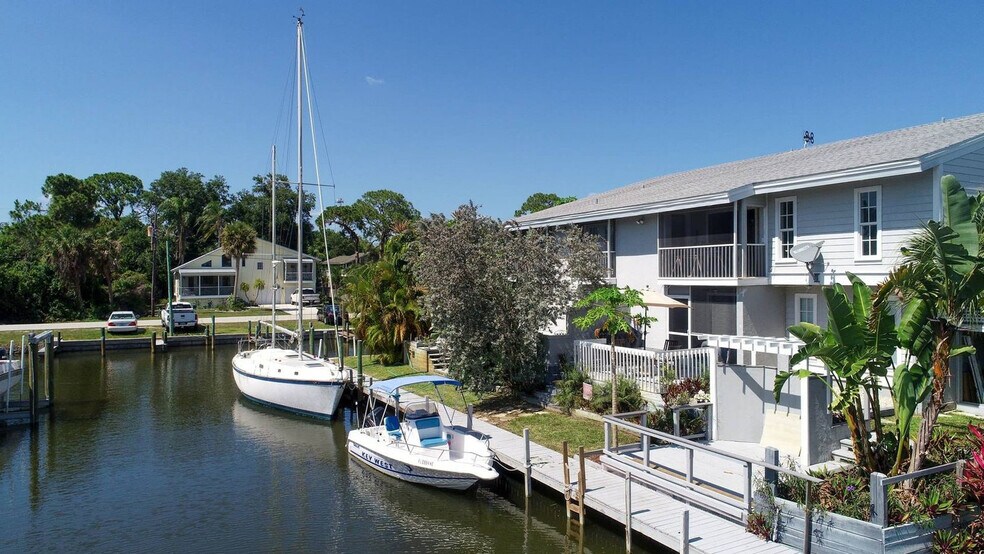 Building Photo - 9141 Lake Dr