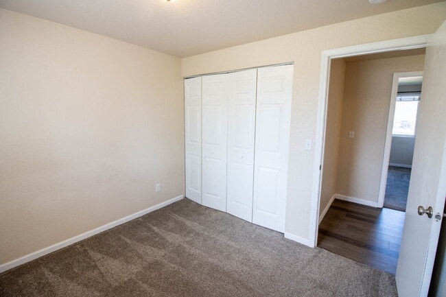Building Photo - MOVE IN SPECIAL IF YOU SIGN LEASE BY 4/15/2026!!!!!!! Newly Updated 3/2 Home in SW Redmond