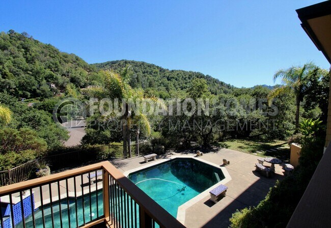 Building Photo - Architecturally Stunning Custom Estate wit...