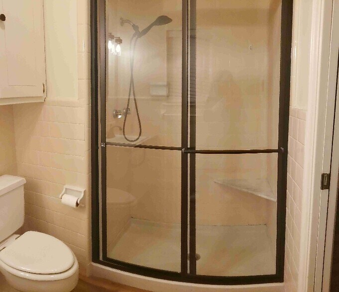 Building Photo - 420 Kim Dr