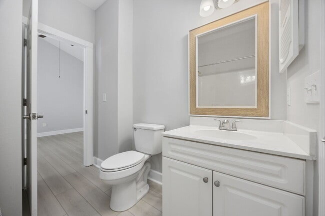Building Photo - 1 Bedroom Condo in Myrtle Beach with Elevator