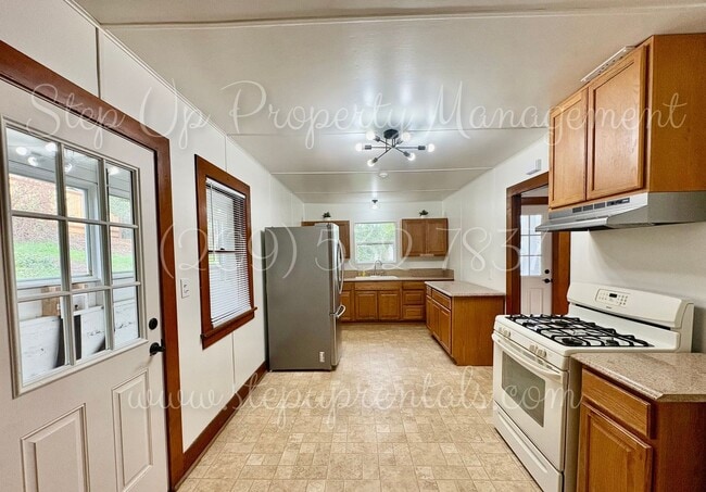 Building Photo - Sonora Sweet Spot | Updated 2BR, Soaking Tub, Fenced Yard + Porch