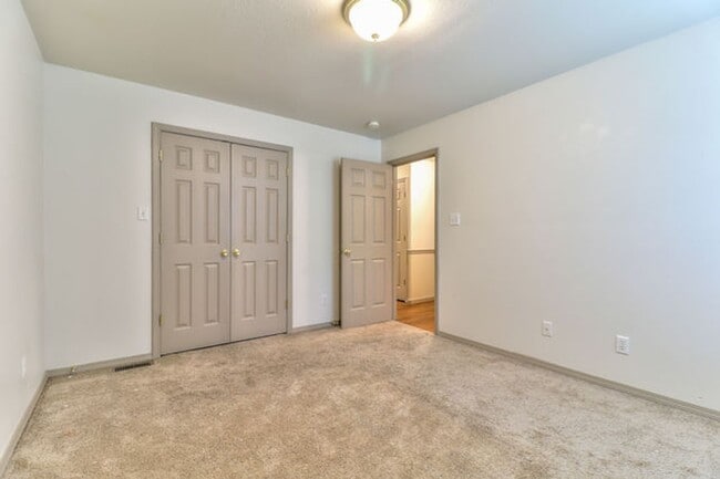 Building Photo - Spacious 3 bedroom, 1 bath home in Urbana ...