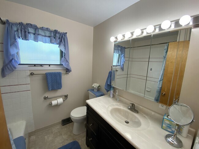 Building Photo - 3408 14th Ave S