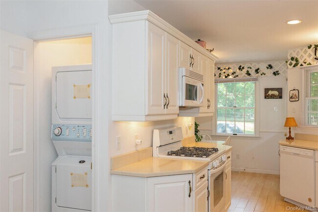 Building Photo - 21 Oceanview Rd
