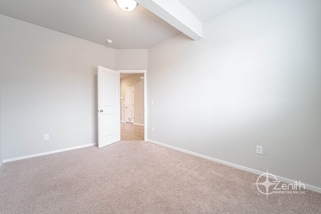 Building Photo - 2608 S White Salmon Dr