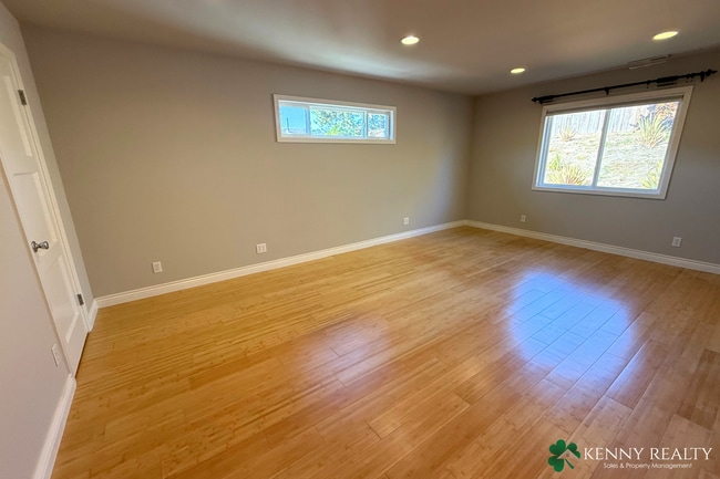 Building Photo - Beautifully Updated 3 Bedroom Home in South San Francisco