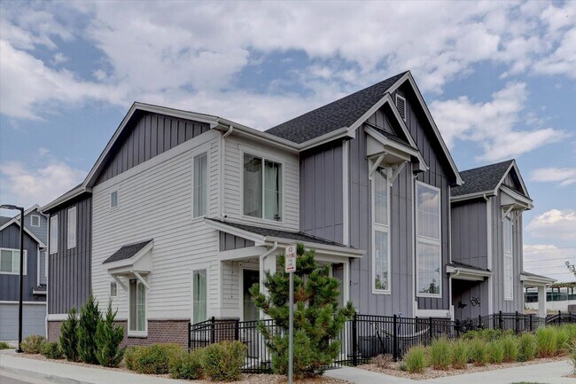 Building Photo - 1828 S Poplar Ct