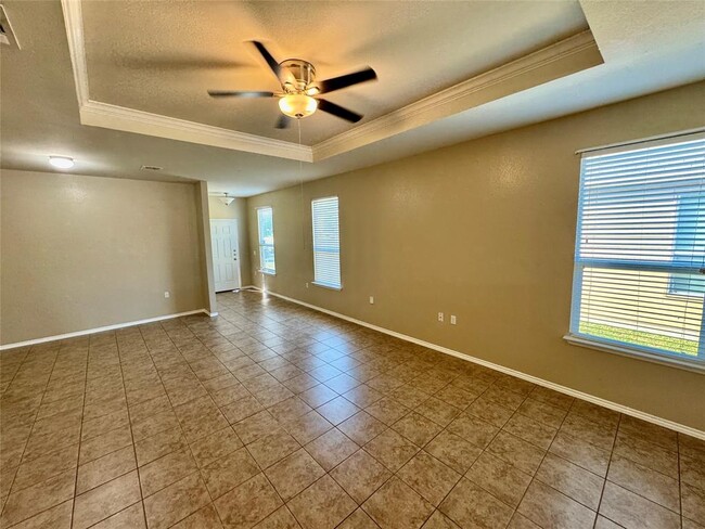 Building Photo - 5716 Knoll Pines Pass