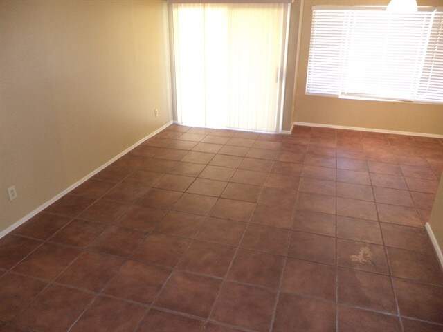 Building Photo - 1214 E Artesian Way