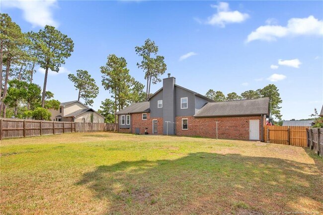 Building Photo - 1931 Daphne Cir