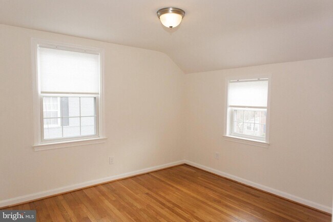 Building Photo - 1419 N Longfellow St