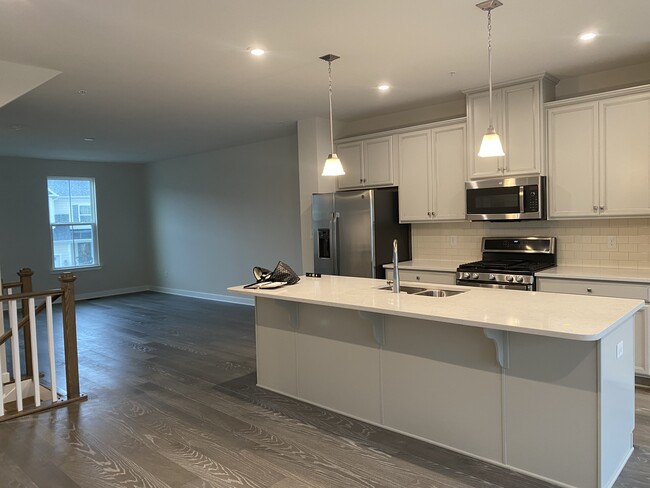 Kitchen - 731 Quarry Point Rd