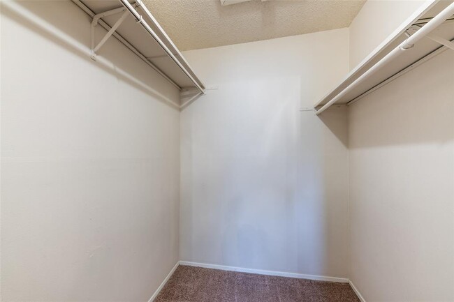 Building Photo - 2605 Brickford Cove