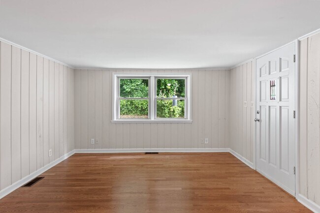 Building Photo - Introducing a newly renovated 3 bedroom, 2...