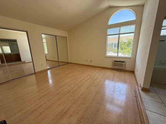 Building Photo - 581 Hellyer Ave