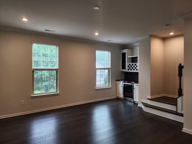 Building Photo - Plaza Midwood Townhome
