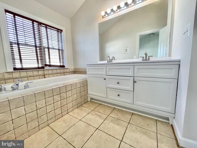 Building Photo - 8090 Whispering Wind Ln