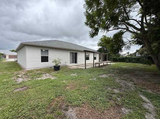 Building Photo - 548 SW Undallo Rd