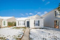 Building Photo - 940 Ravine Dr