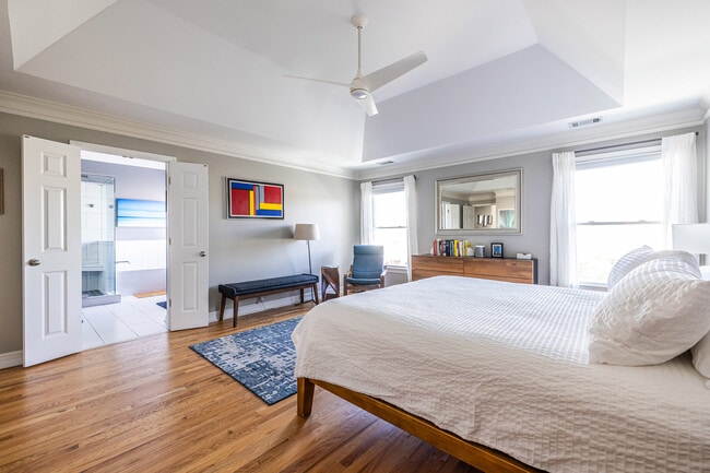 Building Photo - 2454 Vivian Cir