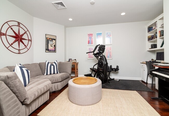 Building Photo - 115 Halsted Dr