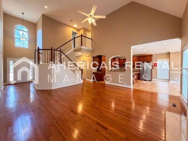 Building Photo - Spacious Five Bedroom Residence in Meadowbrook!