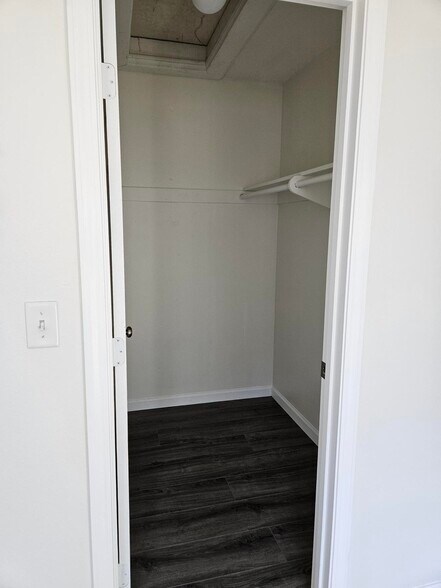 Building Photo - 1107 Carlsbad Pl