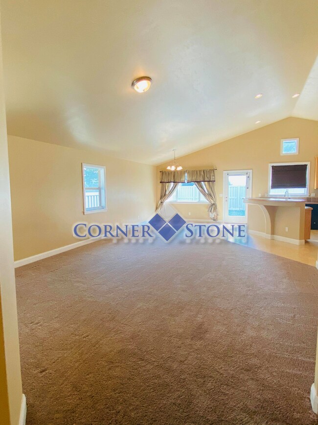 Building Photo - Middleton Home with Community Pool!