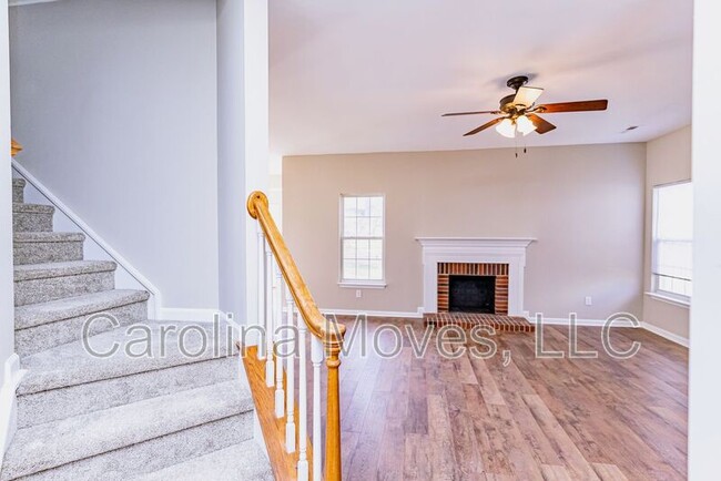 Building Photo - 211 Windsong Dr