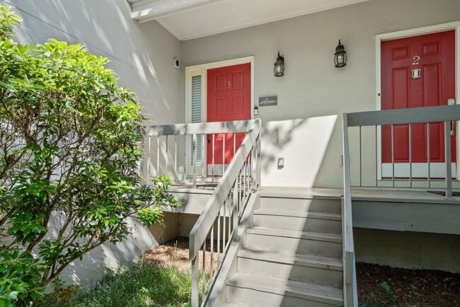 Building Photo - 3 Gilbert Trail NE