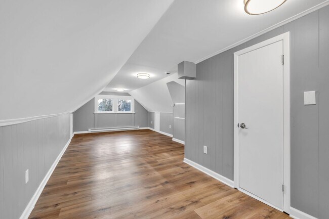 Building Photo - Fully renovated house located on Cleveland...