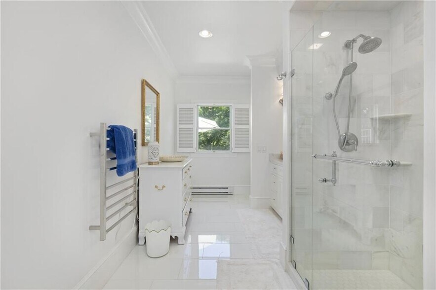 Building Photo - 553 Bellevue Ave