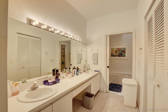Building Photo - 22667 Meridiana Dr