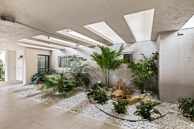 Building Photo - 5279 Fountains Dr S