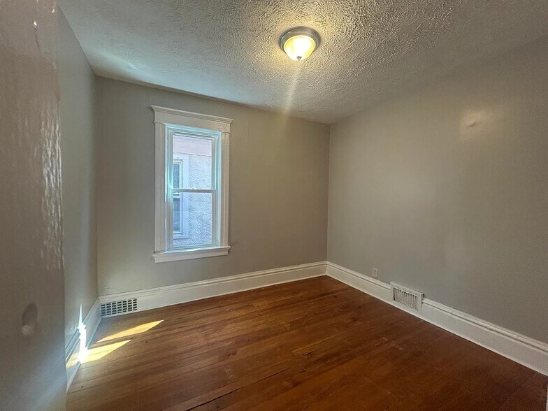 Bedroom 2 - 1421 Charles St