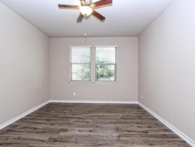 Building Photo - 128 Flexus Ln