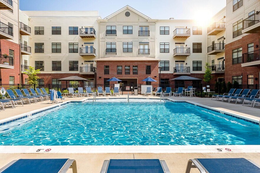 Building Photo - Highland Station