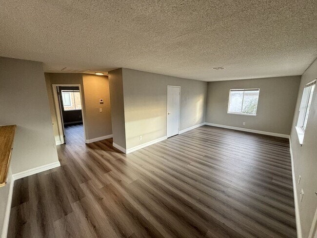 Building Photo - 3431 E Cheyenne Ave