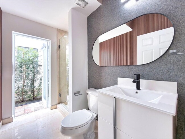 Building Photo - 10423 NW 70th Ln