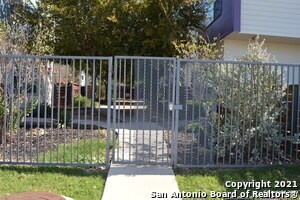 Building Photo - 714 N Cherry St