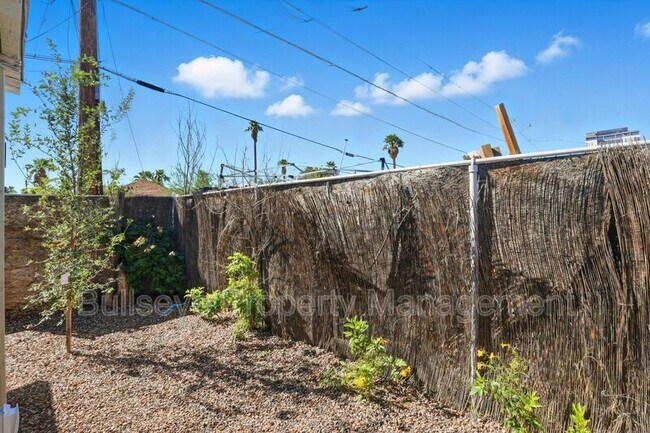 Building Photo - 830 N 10th St